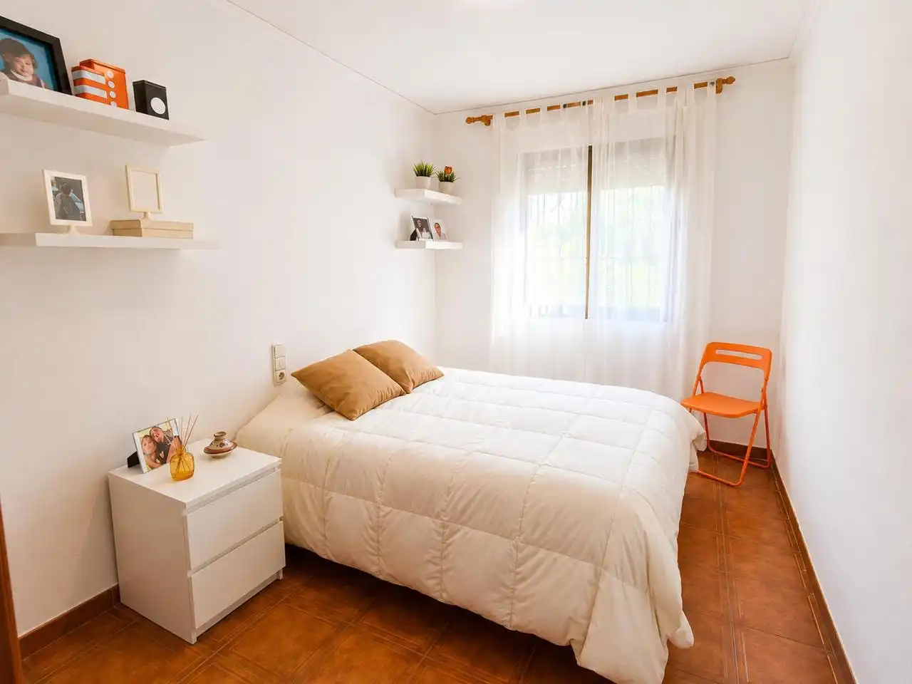 Dormitori de Casa o xalet en venda en Oliva amb Jardí privat, Terrassa i Traster