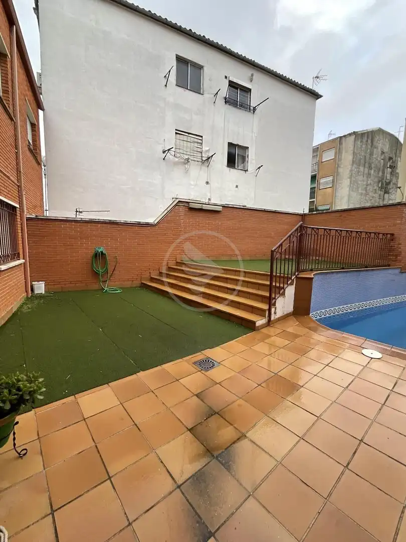 Terrasse von Maisonette zum Verkauf in Linares mit Klimaanlage