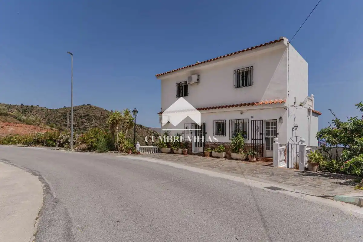 Vista exterior de Casa o xalet en venda en Lújar amb Jardí privat, Terrassa i Internet
