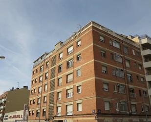 Vista exterior de Àtic en venda en Terrassa amb Aire condicionat i Balcó