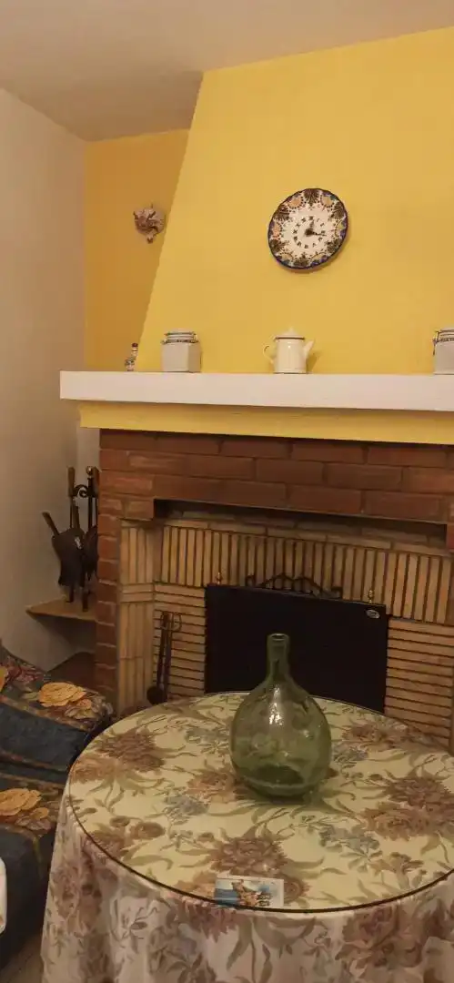 Sala de estar de Casa o chalet en venta en Aldeanueva de Barbarroya con Aire acondicionado, Parquet y Trastero