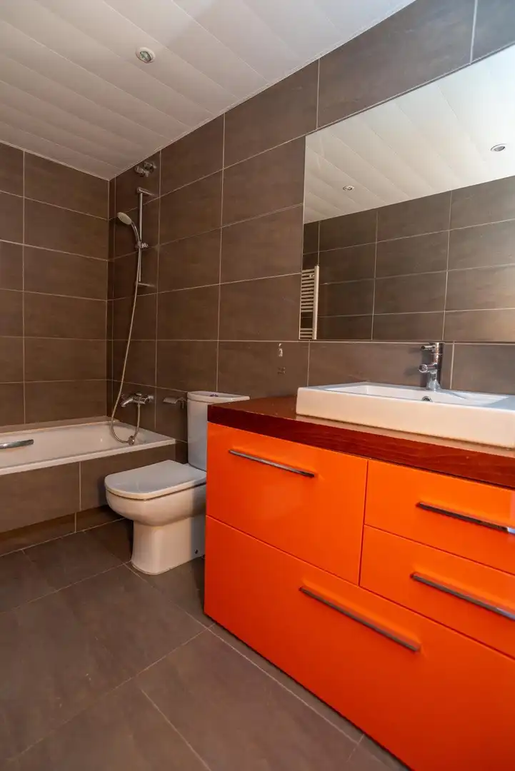 Badezimmer von Wohnung zum Verkauf in Badalona mit Heizung, Parkett und Terrasse
