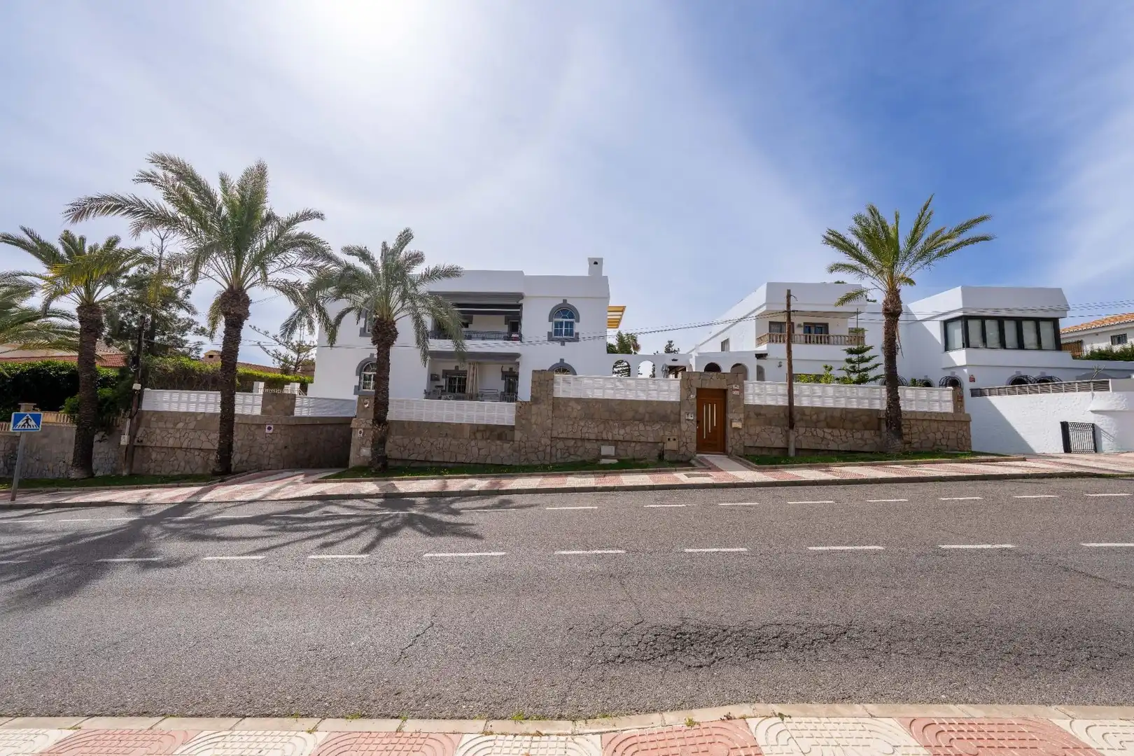 Vista exterior de Casa o chalet en venta en Roquetas de Mar con Aire acondicionado, Calefacción y Jardín privado