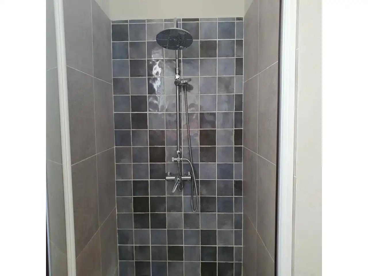 Badezimmer von Wohnung zur Miete in Sevilla mit Klimaanlage