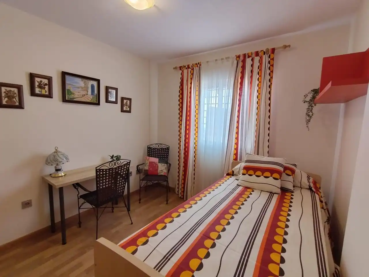 Dormitori de Planta baixa de lloguer en Rincón de la Victoria amb Parquet, Terrassa i Moblat