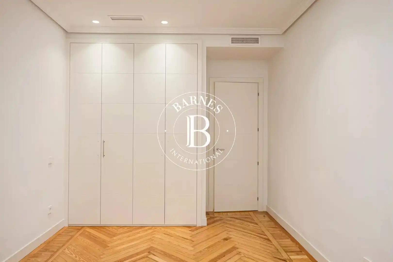 Wohnung zur Miete in Madrid mit Klimaanlage, Heizung und Ofen