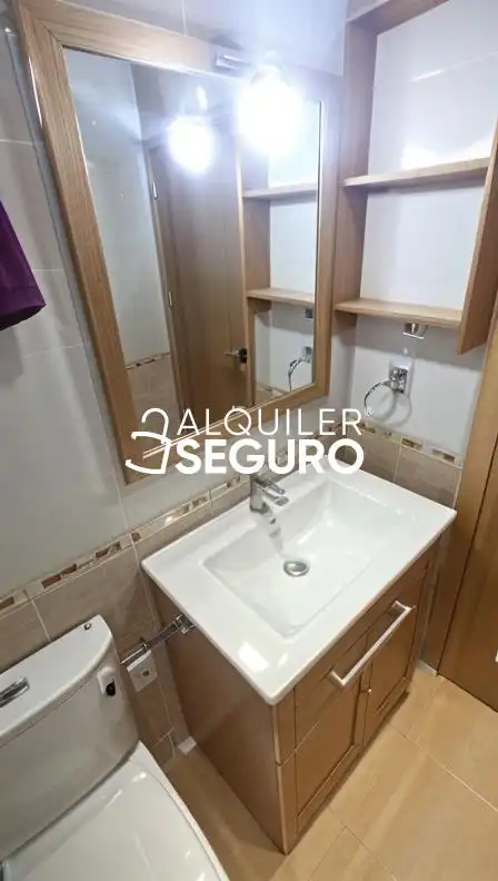 Bany de Pis de lloguer en Madrid amb Aire condicionat