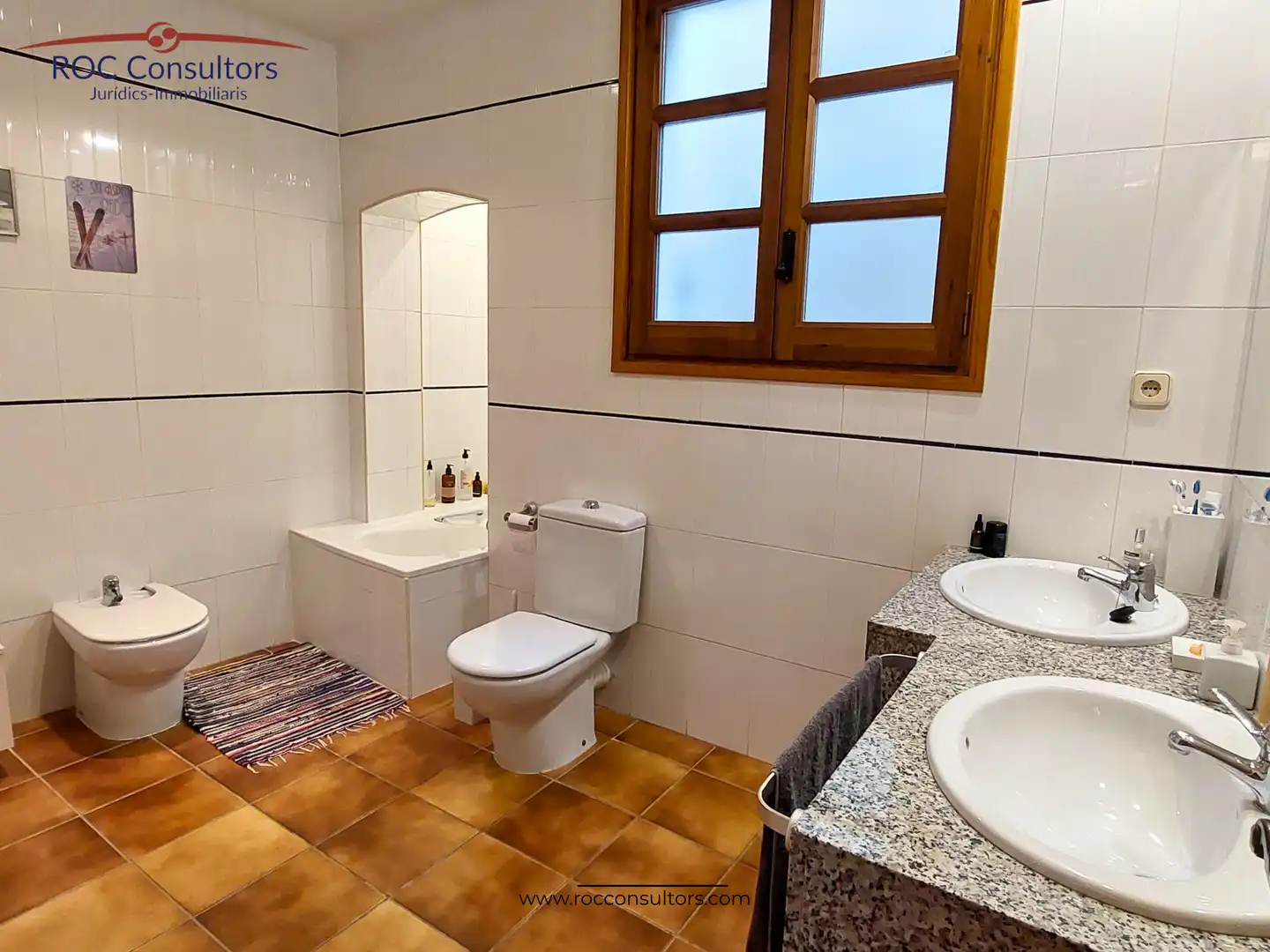 Badezimmer von Einfamilien-Reihenhaus zum Verkauf in Berga mit Heizung