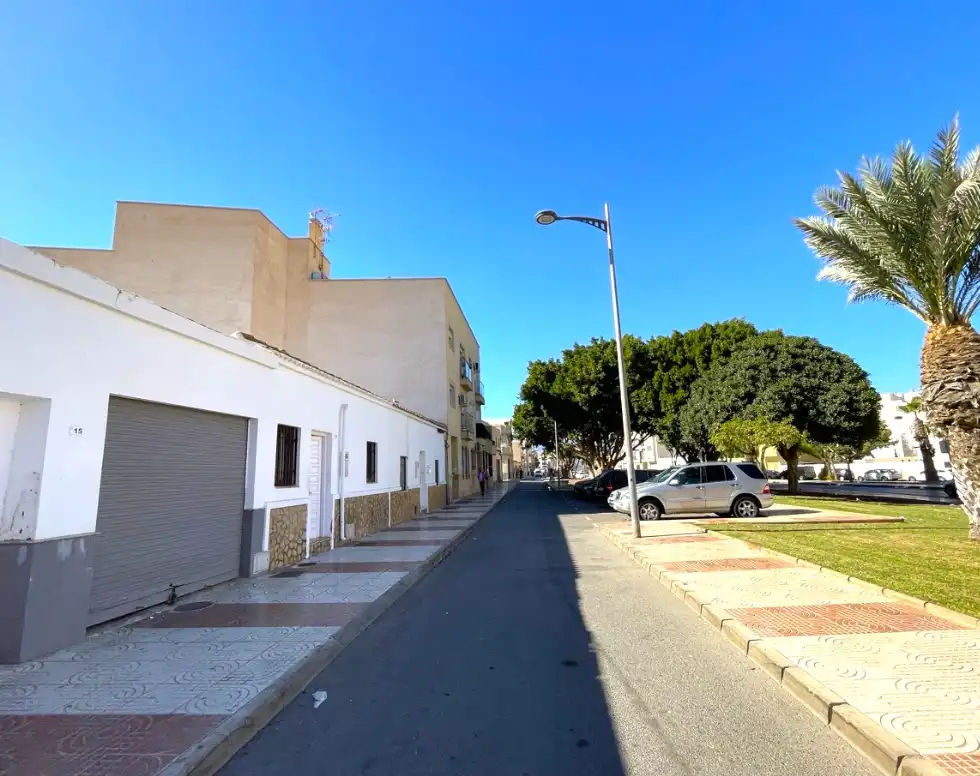 Vista exterior de Piso en venta en Roquetas de Mar