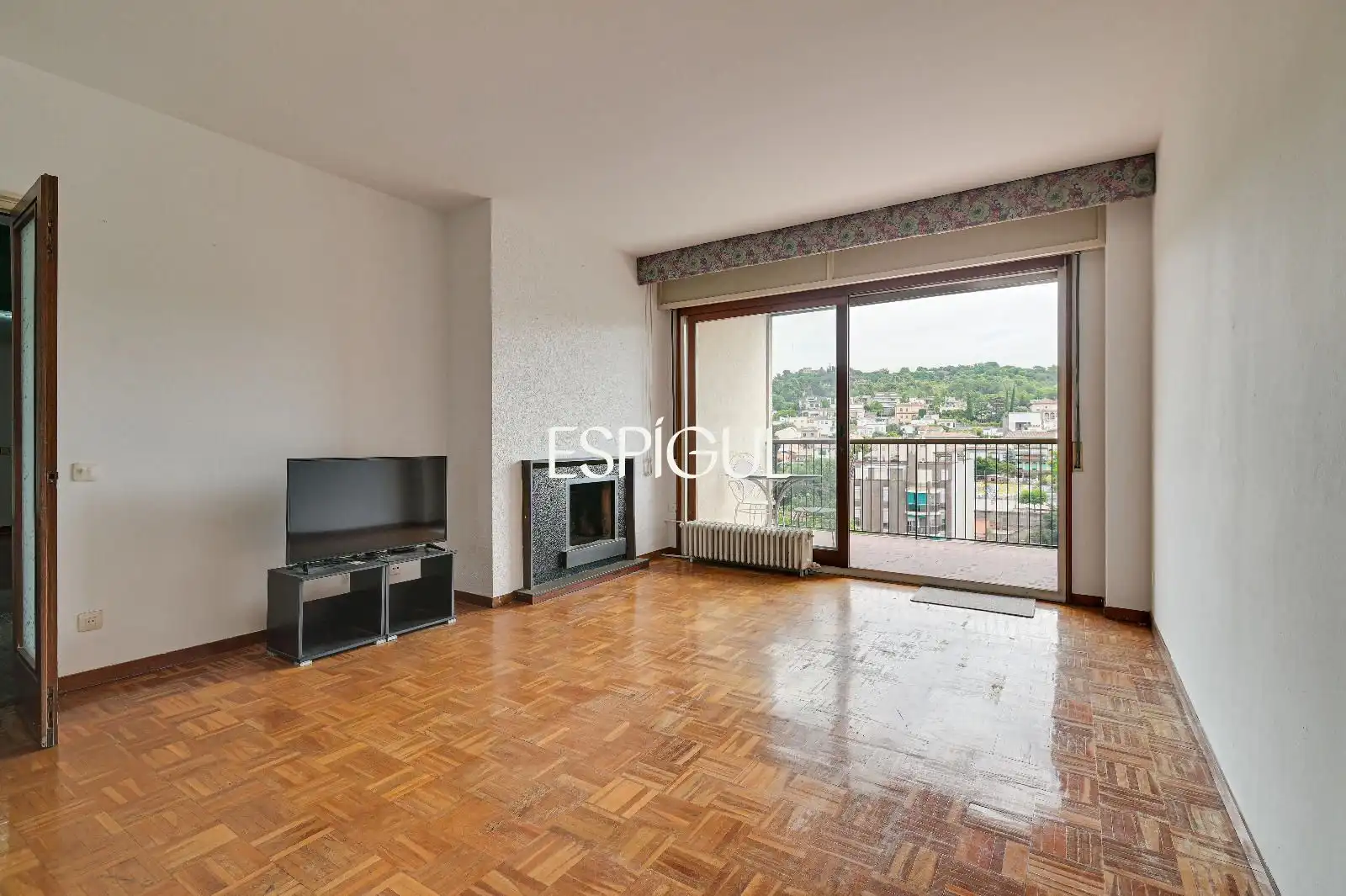 Sala de estar de Piso en venta en Girona con Calefacción, Parquet y Amueblado