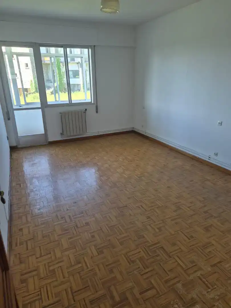 Sala de estar de Piso en venta en Guitiriz con Parquet, Trastero y Amueblado