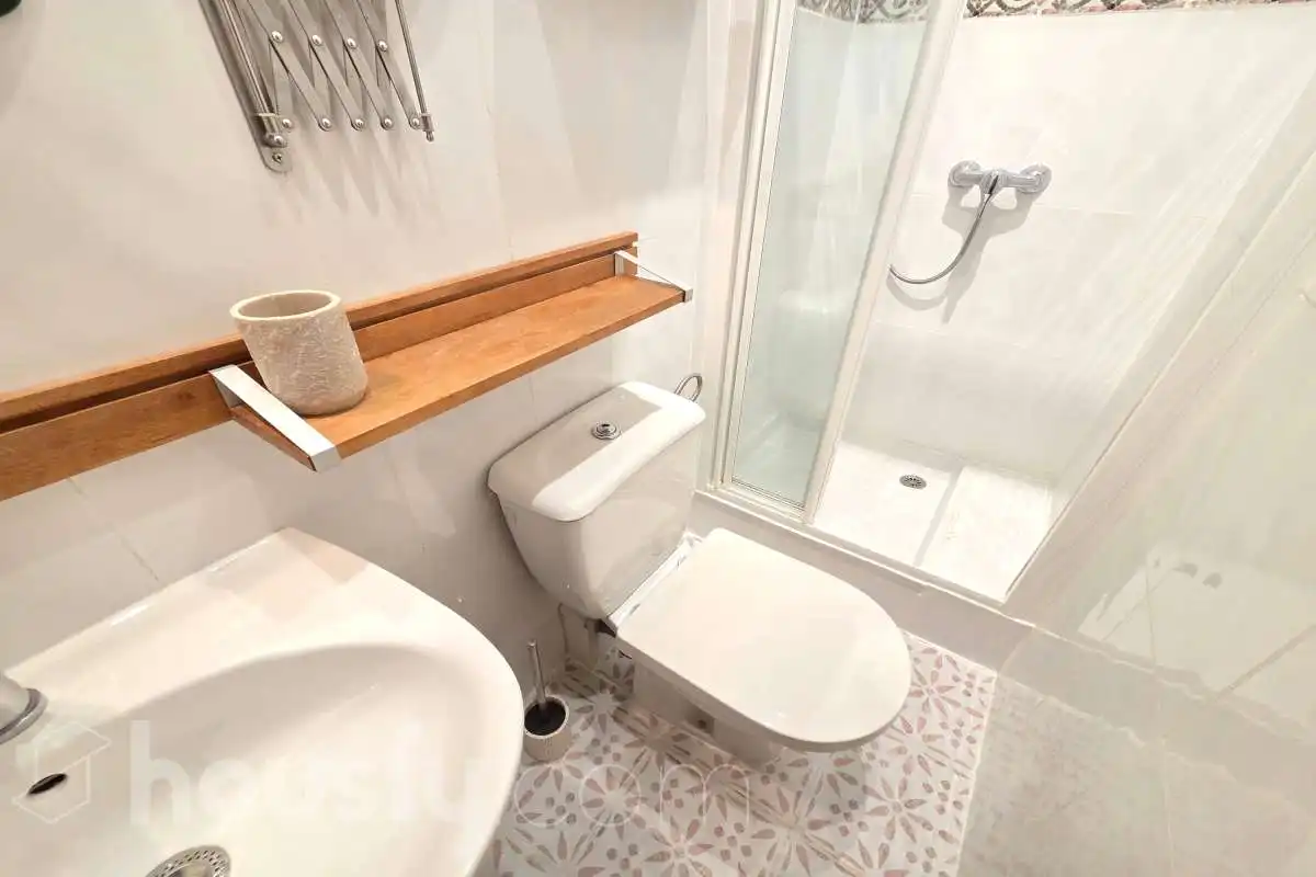 Badezimmer von Wohnung zur Miete in Arganzuela