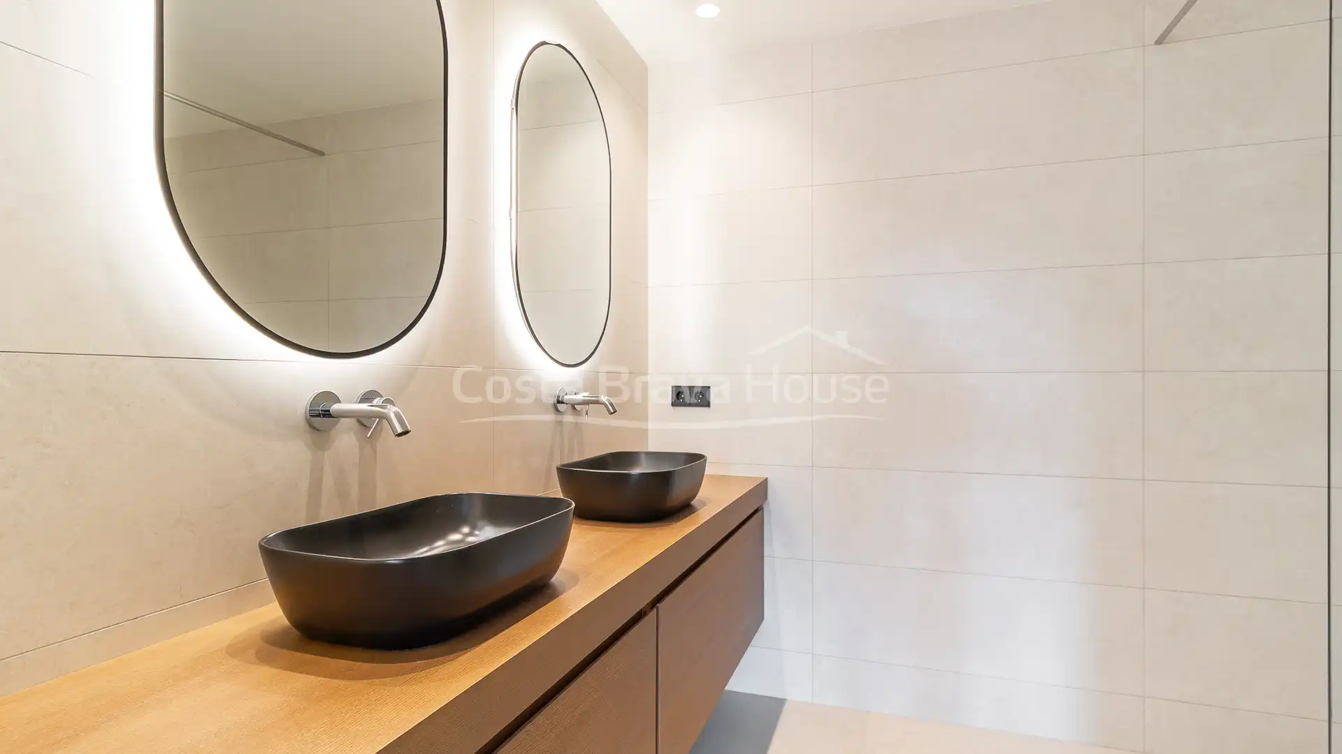 Bathroom of Houses for sale in Begur  with Air Conditioner, Heating and Private garden