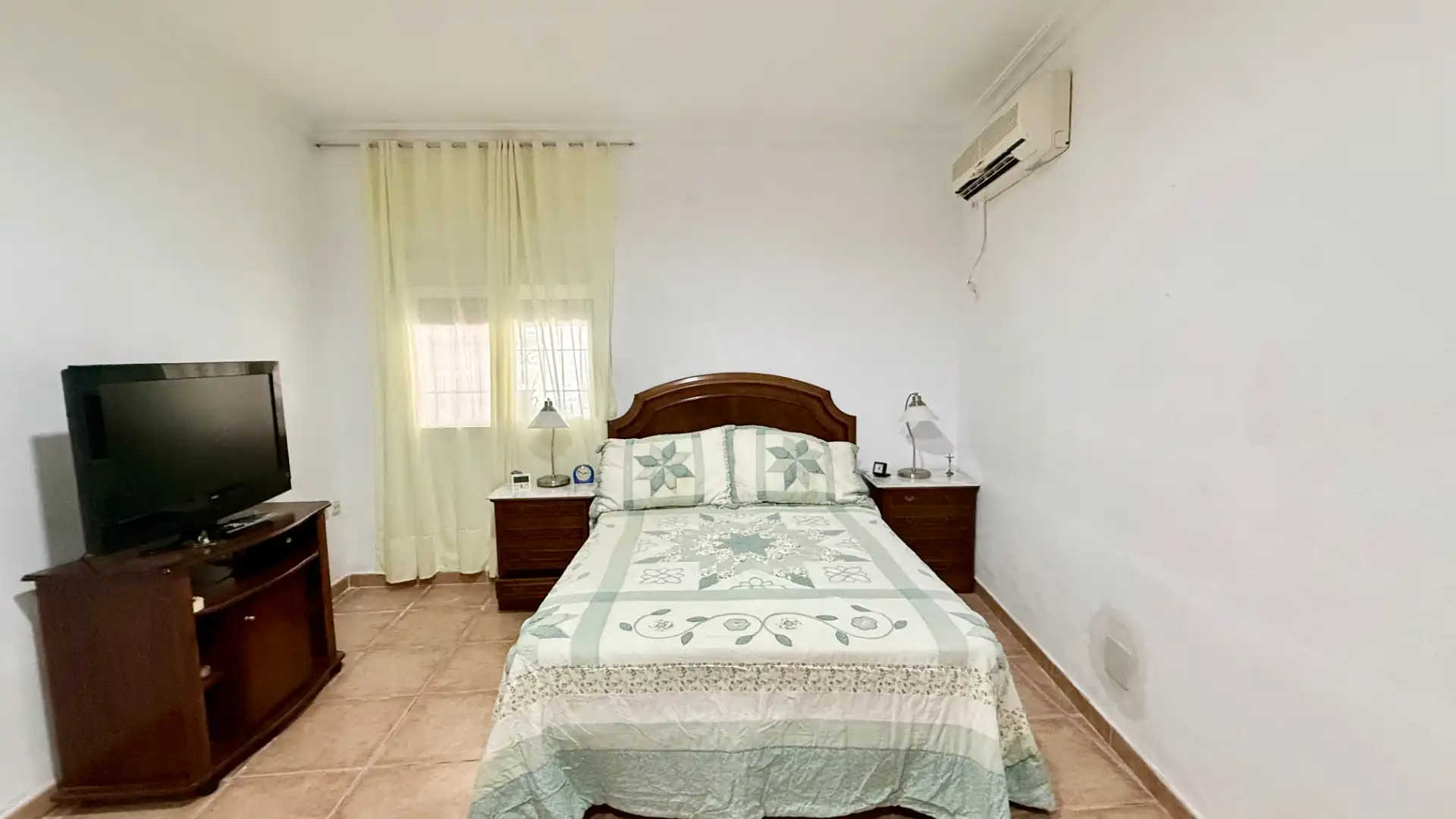 Habitación de Casa o chalet en venta en Chiclana de la Frontera con Aire acondicionado, Calefacción y Jardín privado