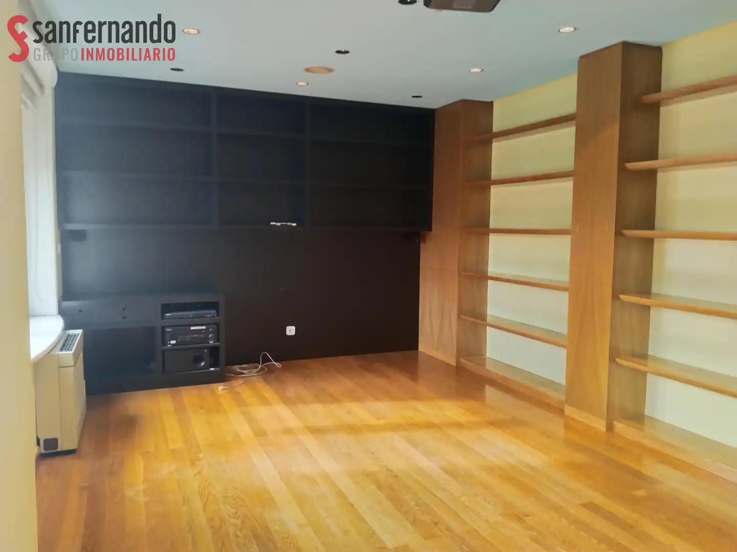Wohnzimmer von Büro zur Miete in Torrelavega  mit Klimaanlage und Heizung