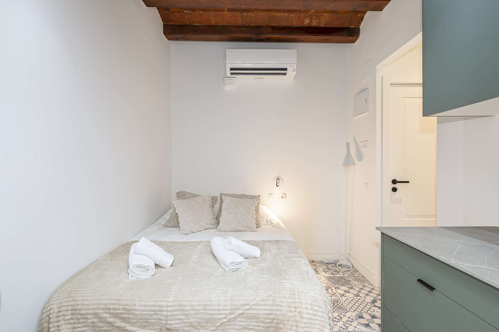 Bedroom of Flat to share in  Barcelona Capital  with Air Conditioner and Terrace