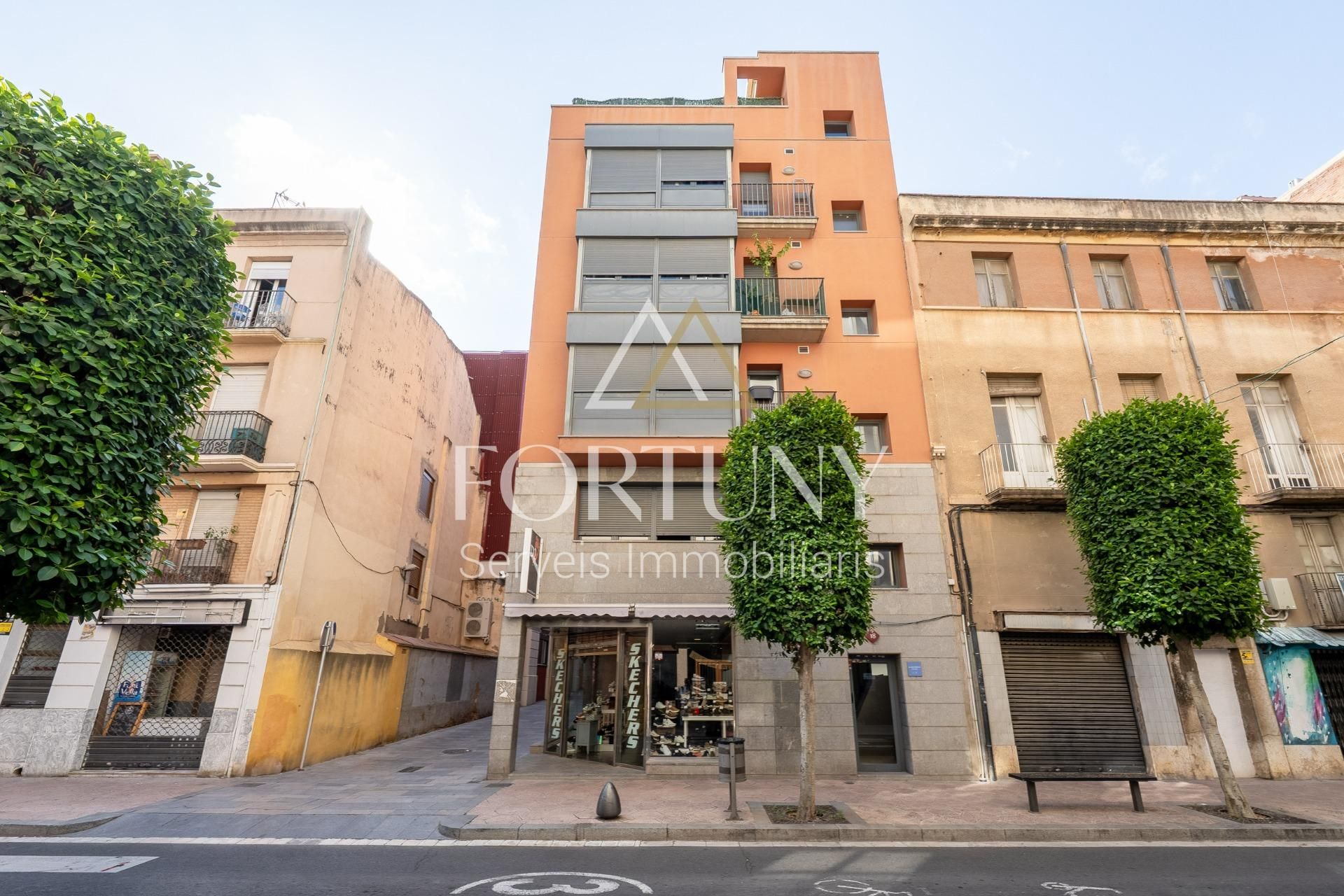 Vista exterior de Àtic en venda en Reus amb Aire condicionat, Terrassa i Balcó