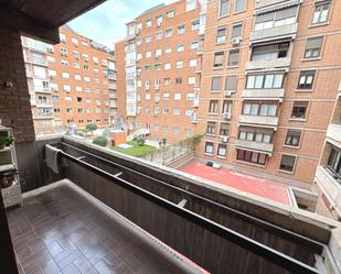 Exterior view of Flat to rent in  Madrid Capital  with Heating, Private garden and Terrace