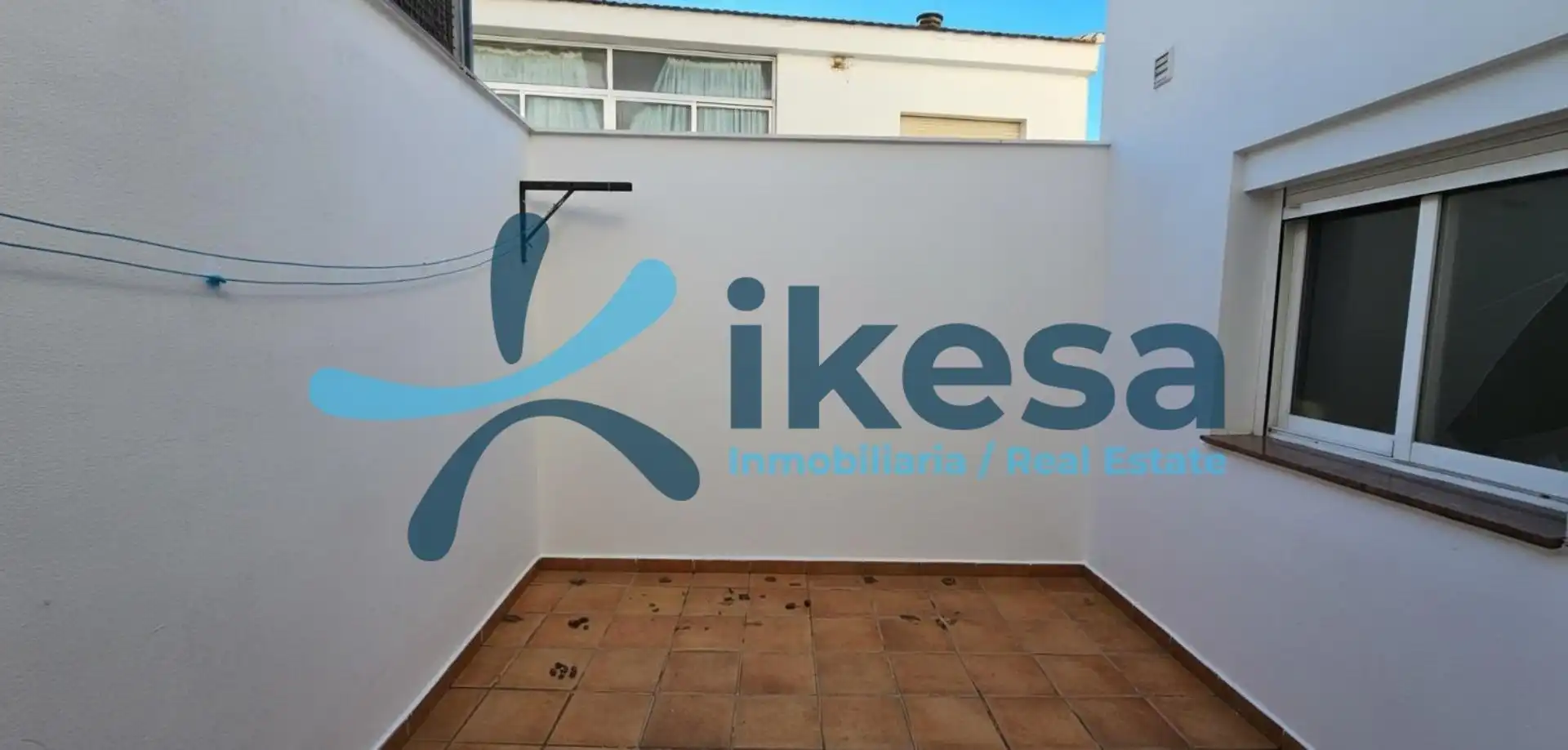 Vista exterior de Casa adosada en venda en Loja amb Jardí privat