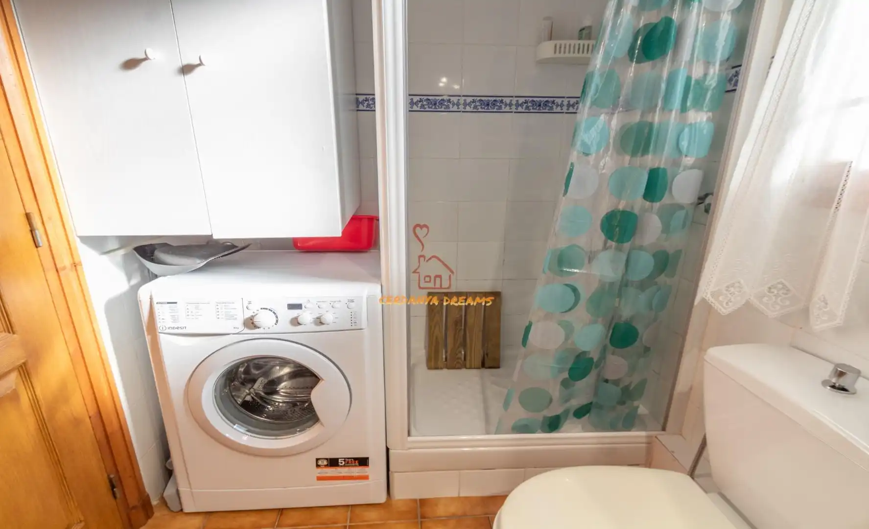 Baño de Apartamento de alquiler en Sainte - Léocadie con Calefacción, Jardín privado y Parquet