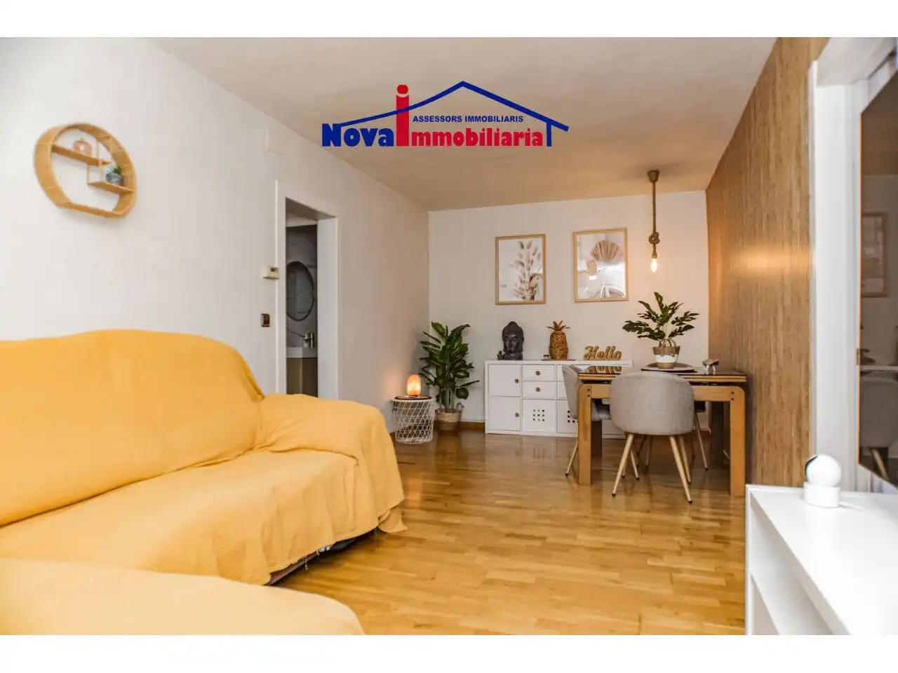 Sala de estar de Piso en venta en Sant Boi de Llobregat con Aire acondicionado, Calefacción y Parquet