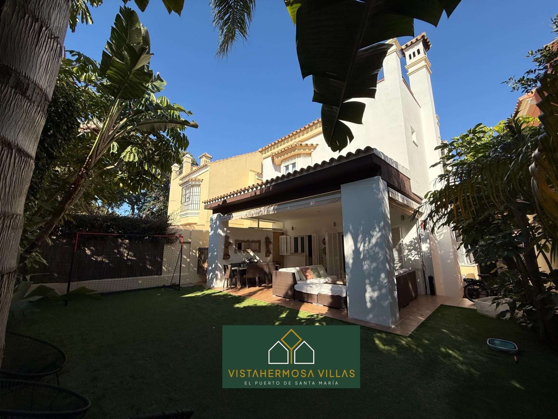 Exterior view of House or chalet for sale in El Puerto de Santa María  with Air Conditioner, Heating and Private garden