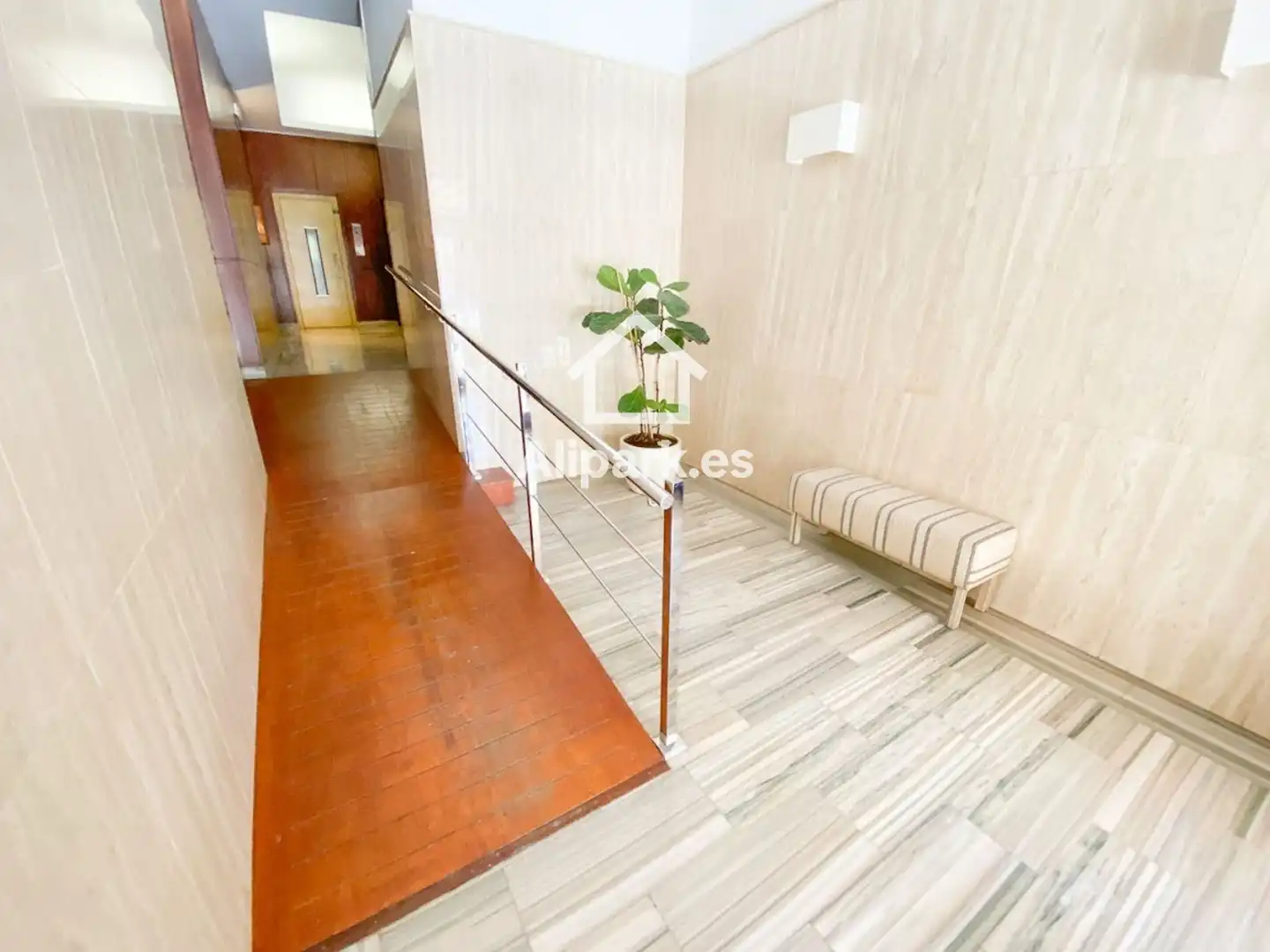 Piso en venta en Alicante / Alacant con Aire acondicionado, Terraza y Balcón