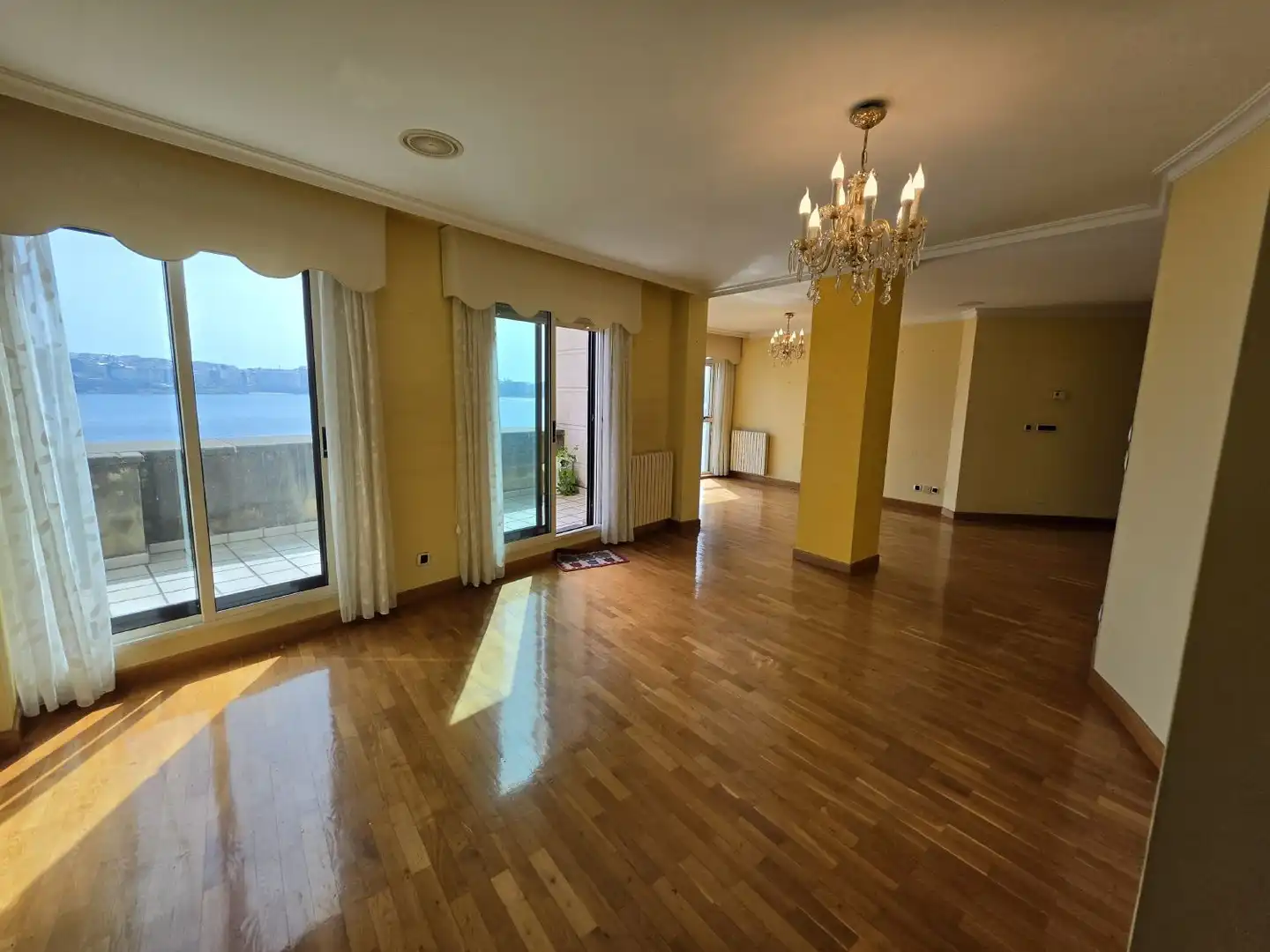 Sala de estar de Piso en venta en A Coruña Capital  con Calefacción, Terraza y Trastero