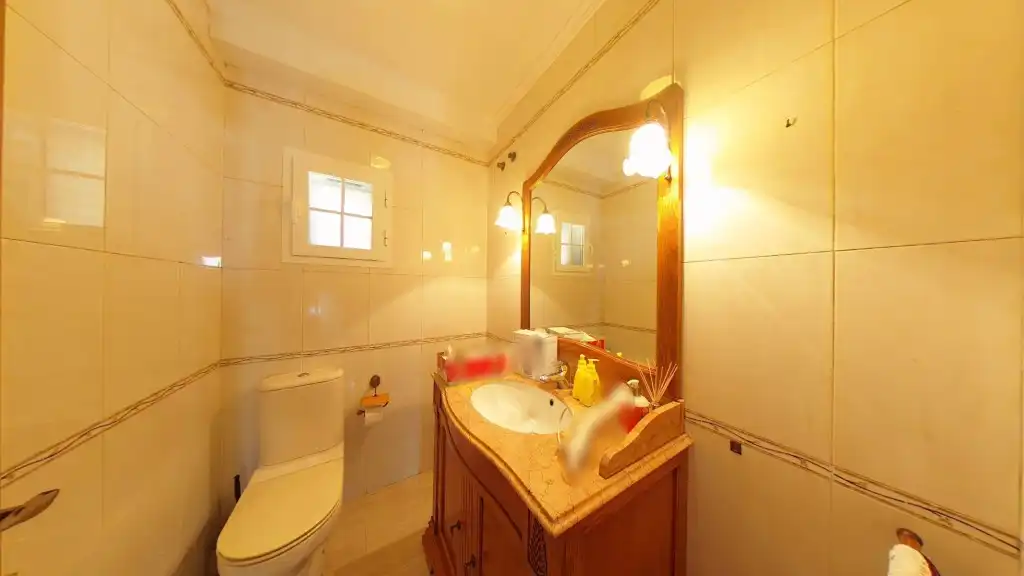 Bany de Casa o xalet en venda en Vélez-Málaga amb Aire condicionat, Terrassa i Jacuzzi