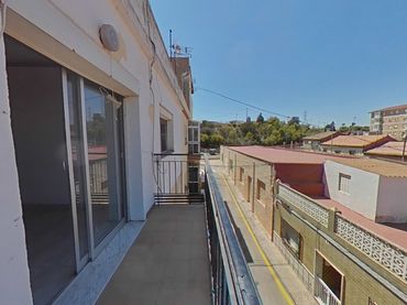 Flat with balcony for sale in ESCUELAS - ALUMBRES