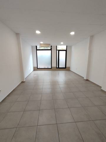 Local comercial en Alquiler en Hostal