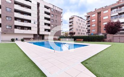 Piscina de Pis en venda en Sant Joan Despí amb Aire condicionat, Calefacció i Traster