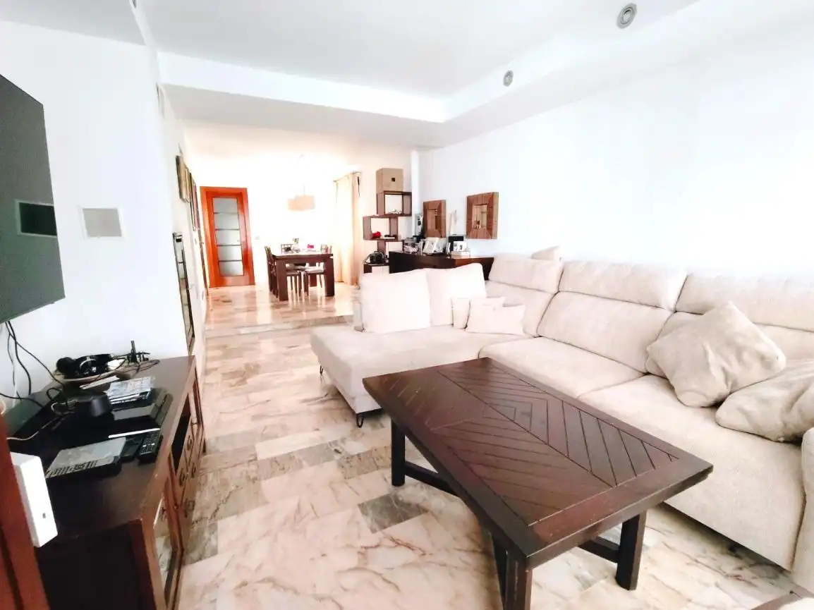 Sala d'estar de Casa adosada en venda en Coria del Río