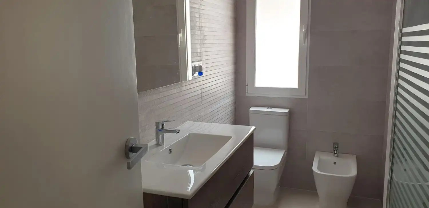Baño de Casa o chalet de alquiler en Cartagena con Aire acondicionado, Calefacción y Jardín privado