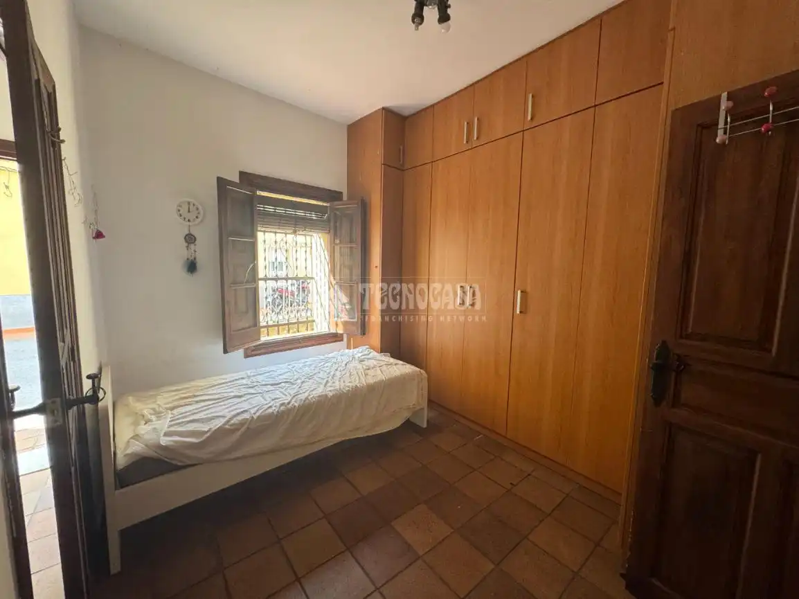 Schlafzimmer von Einfamilien-Reihenhaus zum Verkauf in Barcelona mit Klimaanlage und Terrasse