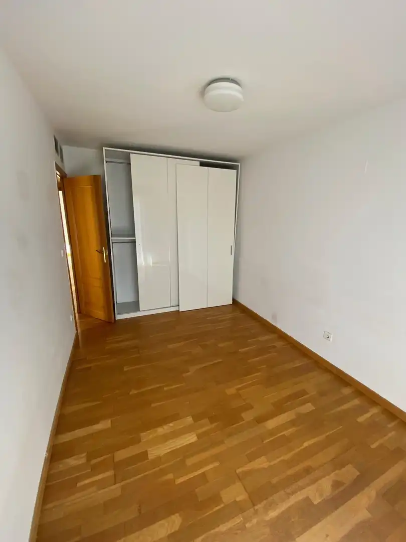 Dormitori de Casa adosada en venda en Zaragoza amb Terrassa i Piscina