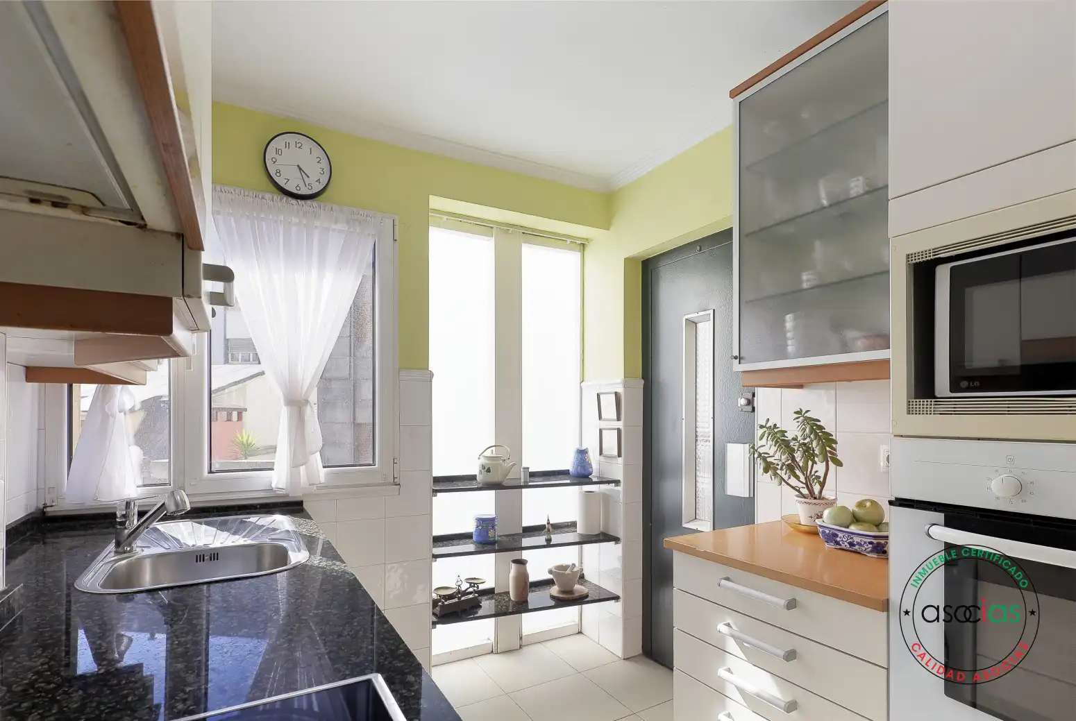 Cocina de Piso en venta en Gijón  con Calefacción, Parquet y Terraza