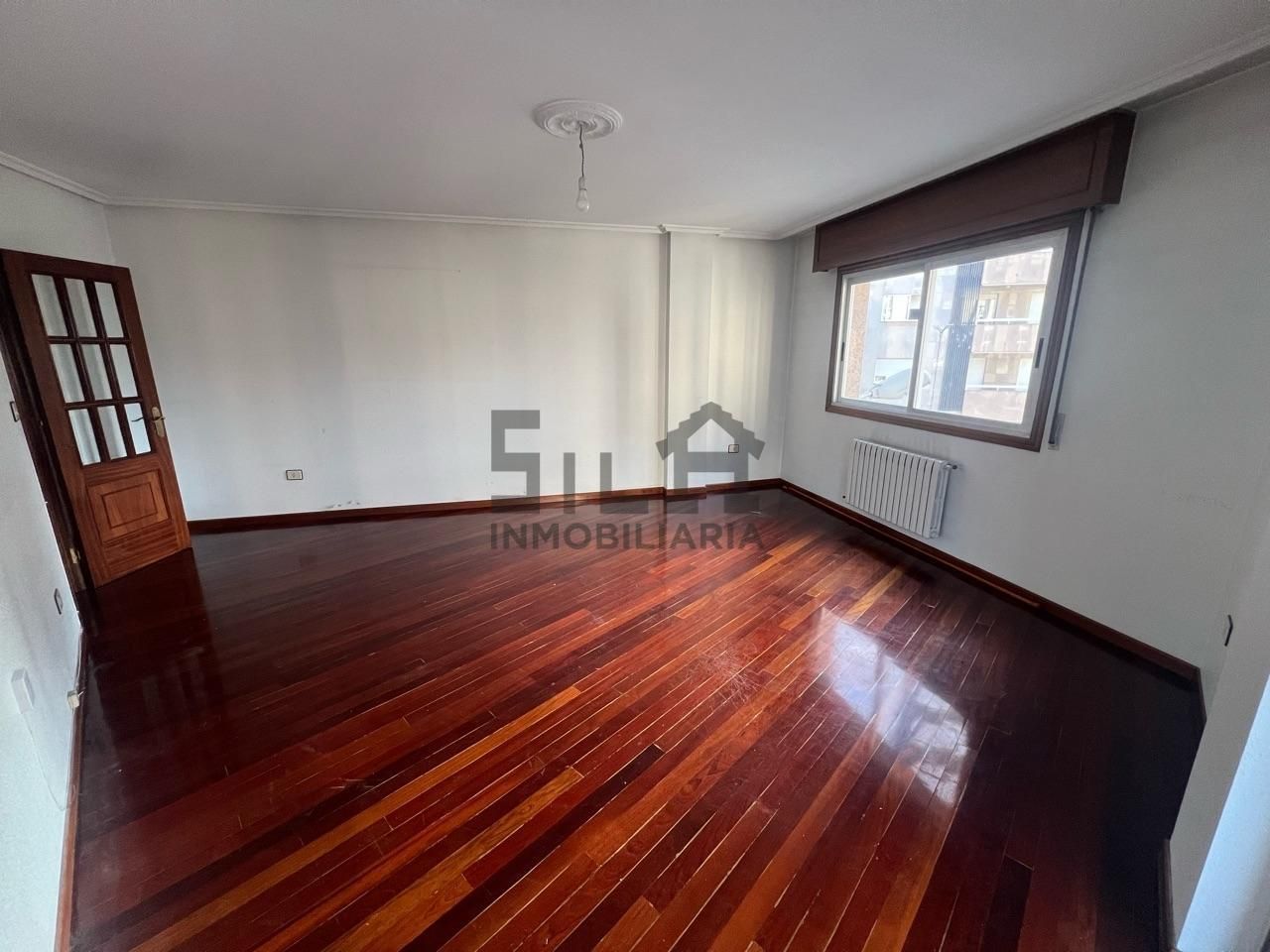 Dormitori de Pis en venda en Ourense Capital  amb Calefacció, Parquet i Terrassa