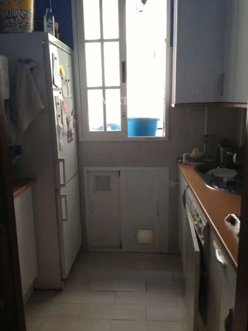 Küche von Wohnung zur Miete in Madrid mit Abstellraum und Möbliert