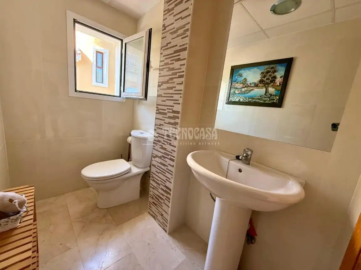 Bany de Casa o xalet en venda en Benalmádena amb Aire condicionat, Jardí privat i Terrassa