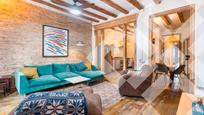 Living room of Flat for sale in  Barcelona Capital  with Parquet flooring, Furnished and Oven