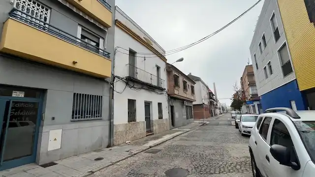 Außenansicht von Einfamilien-Reihenhaus zum Verkauf in Córdoba mit Balkon