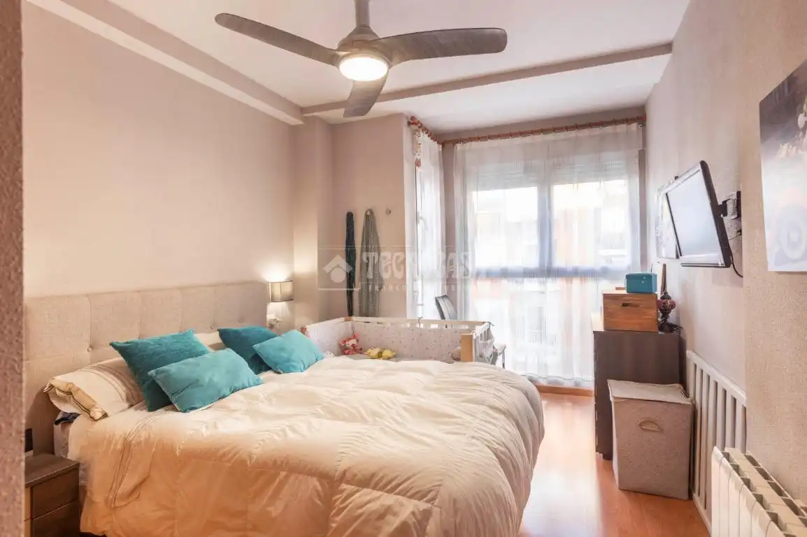 Bedroom of Flat for sale in Valencia