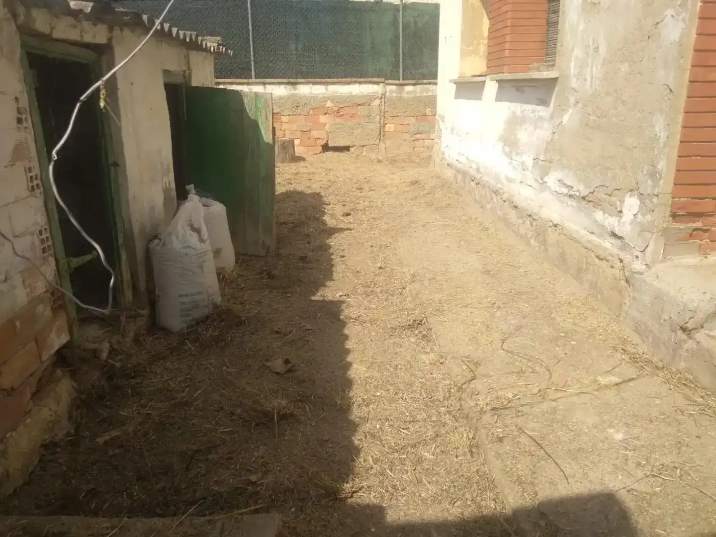 Houses for sale in Escatrón  with Private garden and Storage room