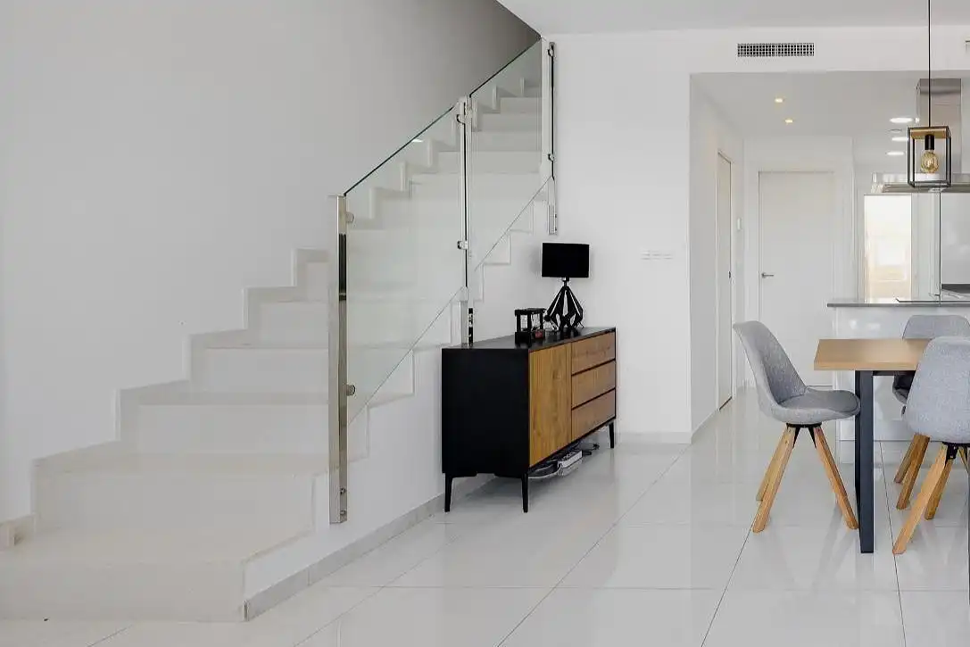 Einfamilien-Reihenhaus zum Verkauf in Torrevieja mit Klimaanlage, Heizung und Terrasse