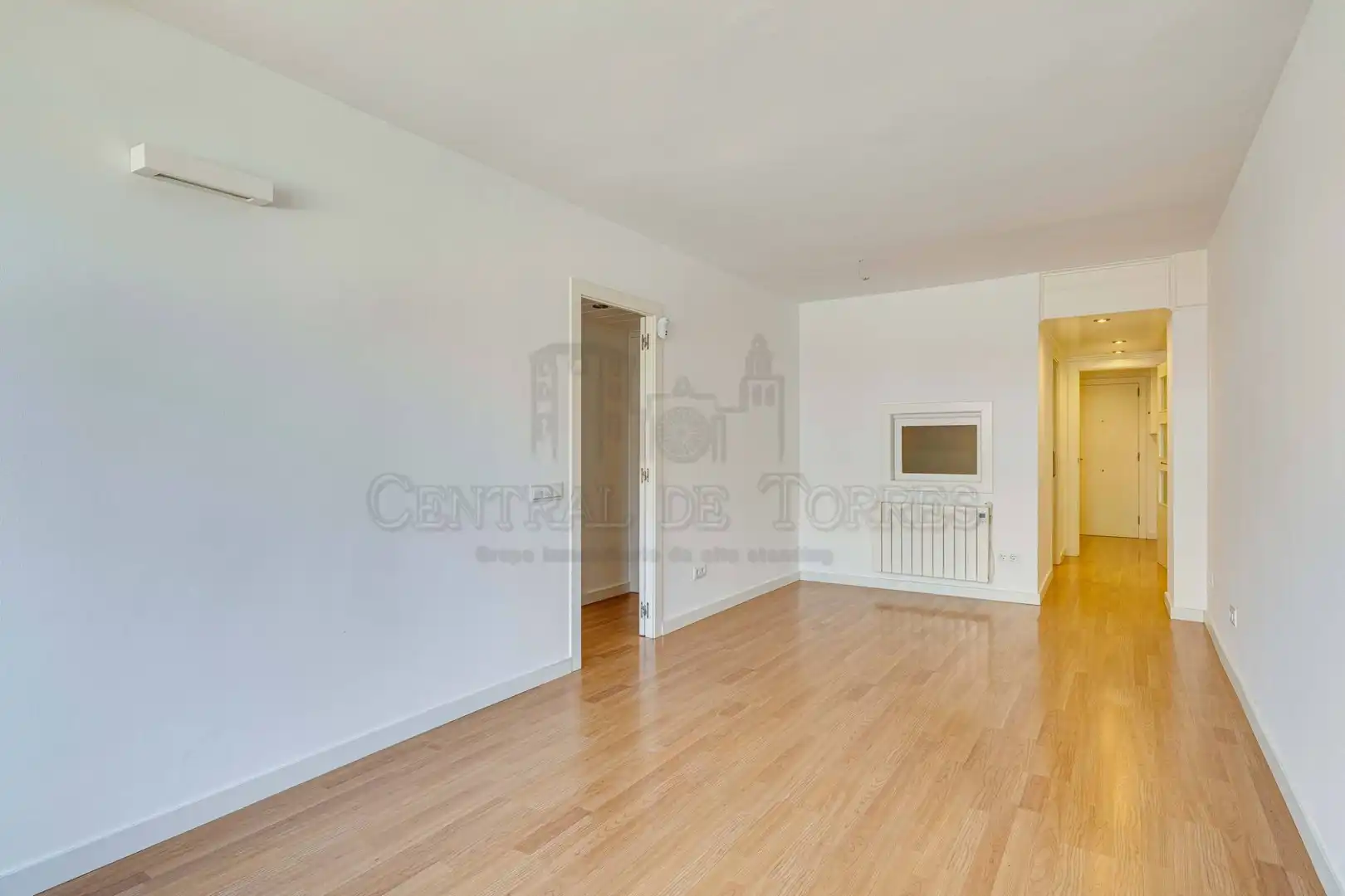 Living room of Flat for sale in Sant Cugat del Vallès  with Heating, Parquet flooring and Terrace