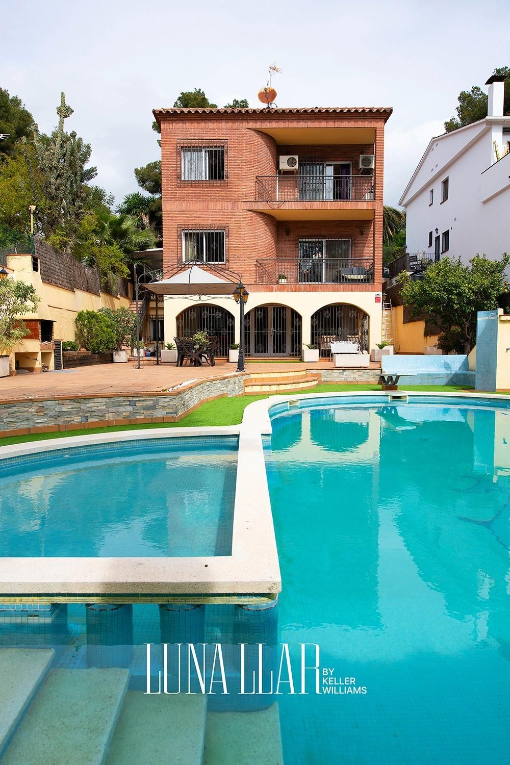 Swimming pool of House or chalet for sale in Castelldefels  with Air Conditioner, Heating and Private garden