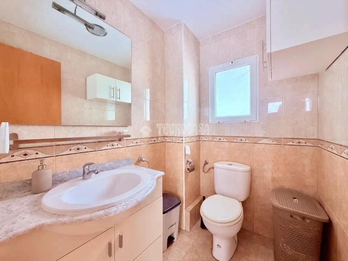 Badezimmer von Wohnung zum Verkauf in Mislata mit Klimaanlage, Möbliert und Balkon