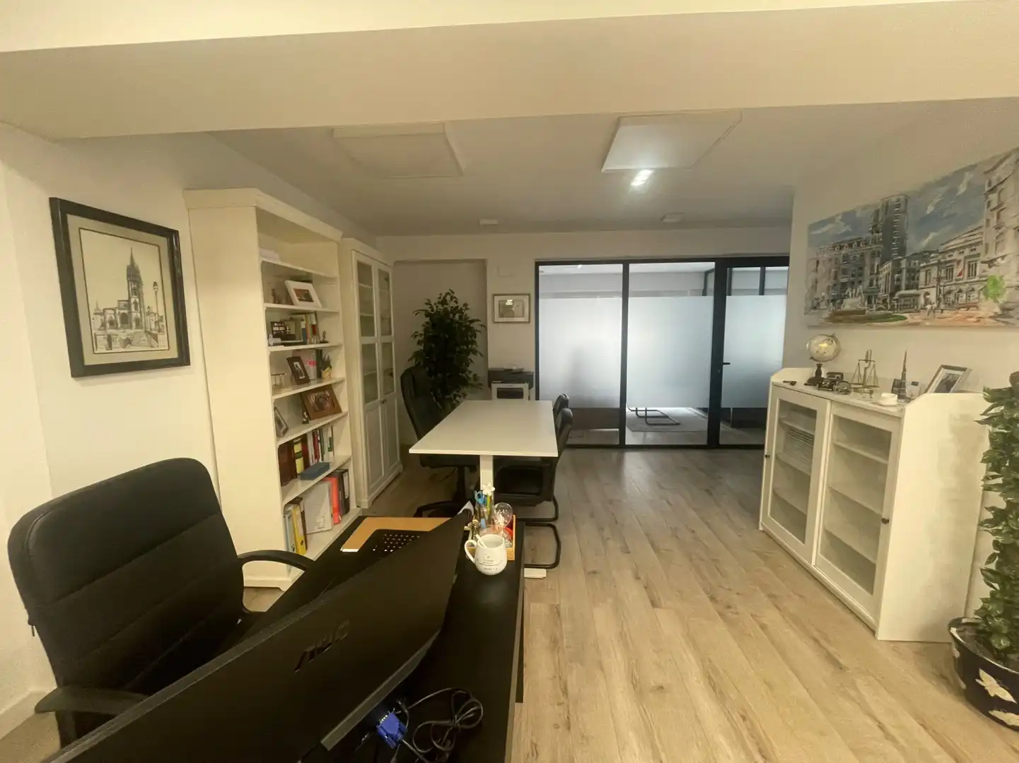 Oficina de lloguer en Oviedo  amb Calefacció