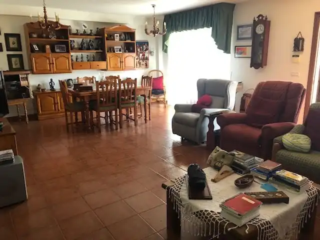 Sala de estar de Casa o chalet en venta en Llanera con Calefacción, Jardín privado y Parquet